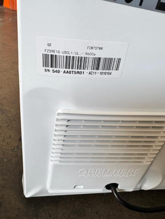 GE 7.0 Cu. Ft. Manual Defrost Chest Freezer White FCM7STWW