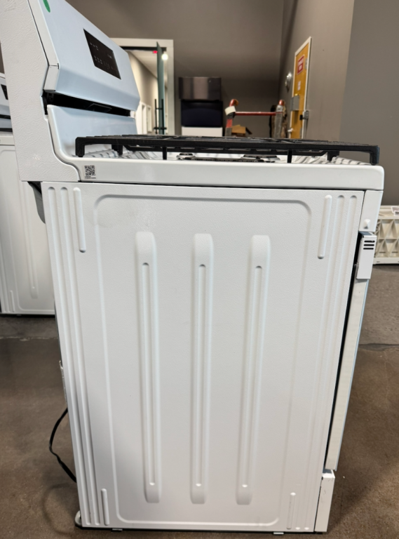 Frigidaire 30" Gas Range with Steam Clean White FCRG3062AW