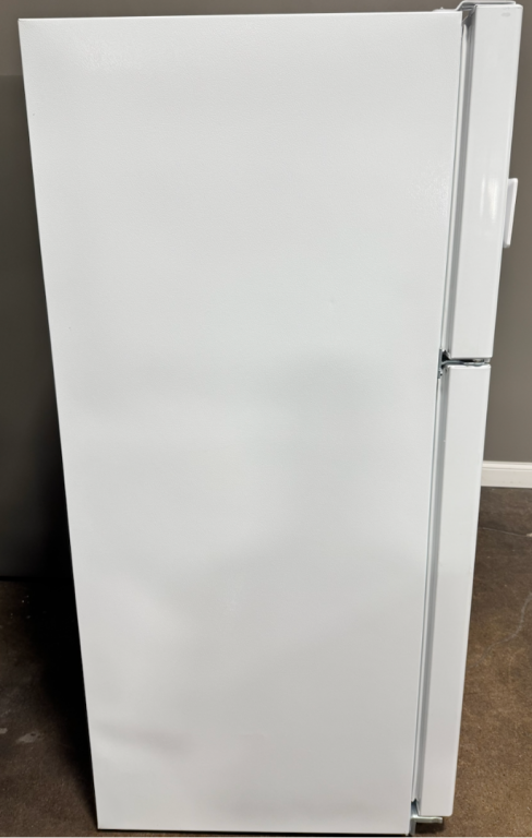 GE 21.9 Cu. Ft. Garage Ready Top-Freezer Refrigerator White GTS22KGNRWW