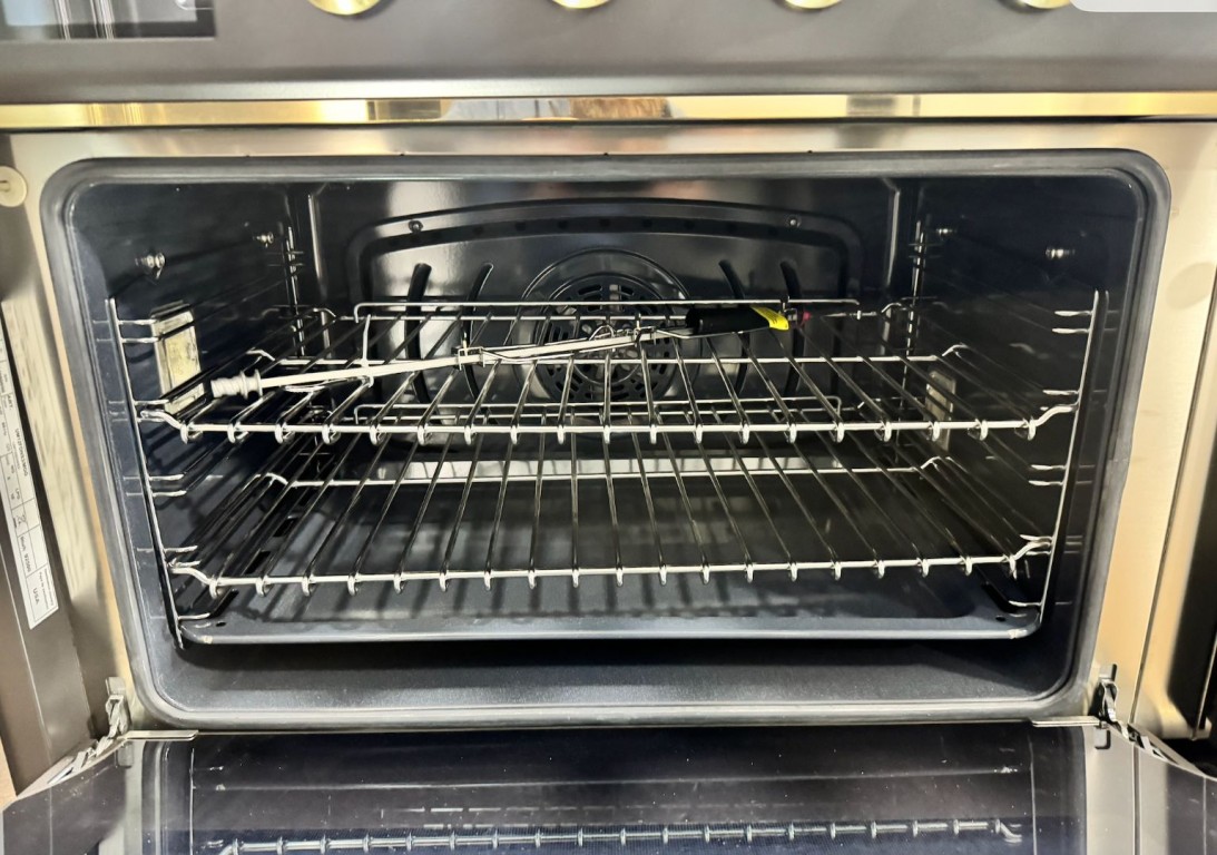 ILVE Majestic II 48 inch Dual Fuel Range with 8 Black Burners, Griddle Graphite Matte UM12FDNS3MGG, product image 4 of 6