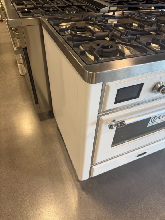ILVE Majestic II Series 36" Dual Fuel Natural Gas Freestanding Range White UM096DNS3WHC, product image 3 of 6